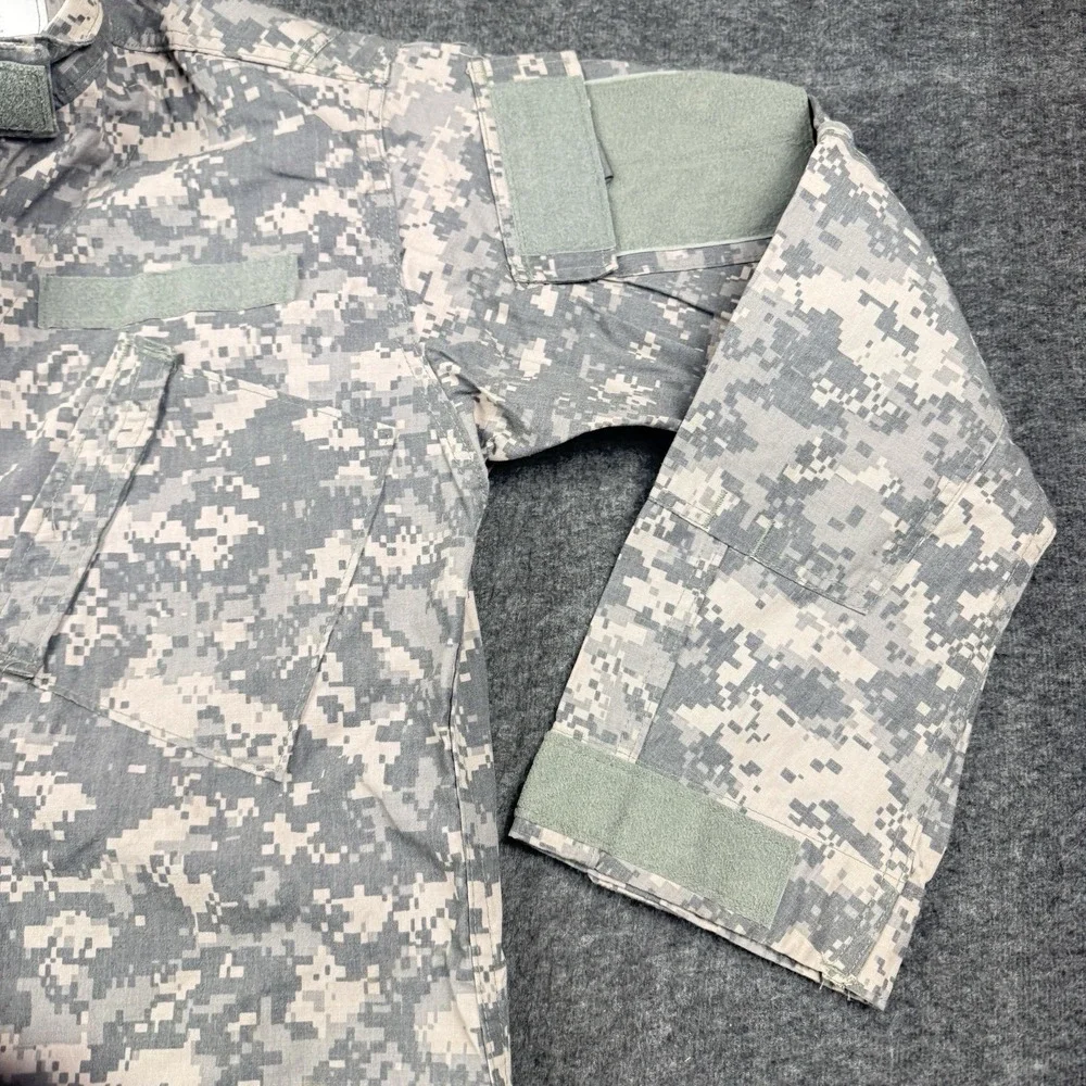 Army Combat Uniform Flame Resistant Coat Medium Reg UCP Digital Camouflage NEW